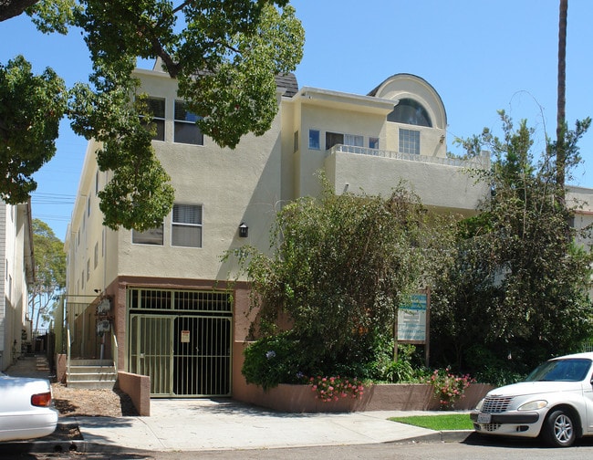 540 N Hayworth Ave in Los Angeles, CA - Building Photo - Building Photo