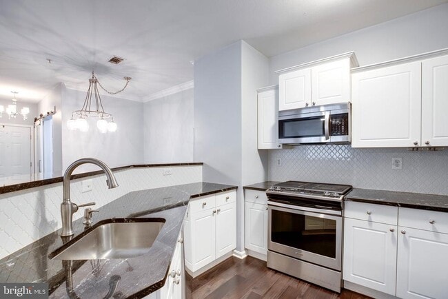 11371 Aristotle Dr in Fairfax, VA - Building Photo - Building Photo