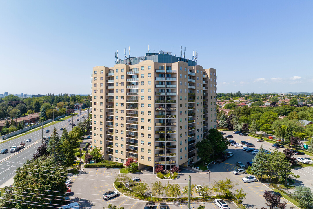 2 Westney Rd N in Ajax, ON - Building Photo