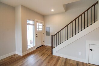 2642 D St NE in Salem, OR - Building Photo - Building Photo