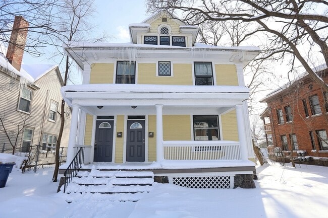 property at 1222 Wealthy St SE