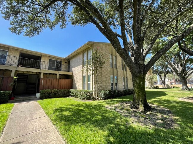 5808 Sandhurst Ln, Unit 5808 Sandhurst Unit D