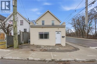 237 Queen St N in Hamilton, ON - Building Photo - Building Photo