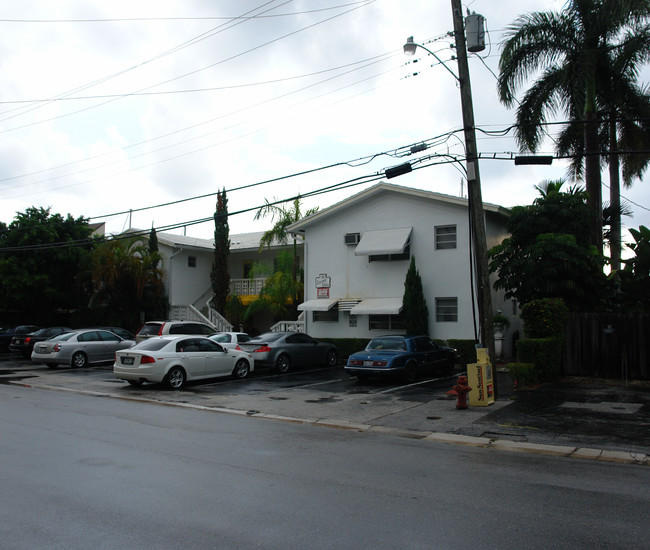 10 Hendricks Isles Is in Fort Lauderdale, FL - Foto de edificio - Building Photo