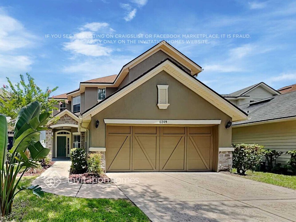 6209 Devonhurst Dr in Jacksonville, FL - Building Photo