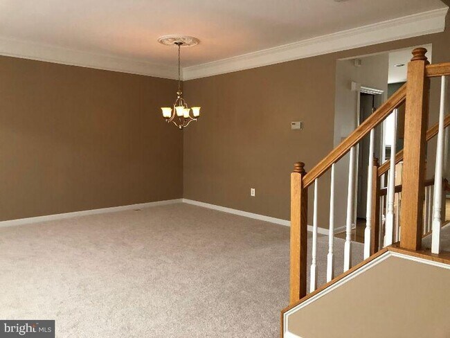 13587 Flying Squirrel Dr in Herndon, VA - Building Photo - Building Photo
