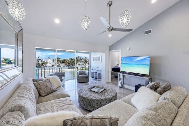 10684 Gulf Shore Dr in Naples, FL - Foto de edificio - Building Photo