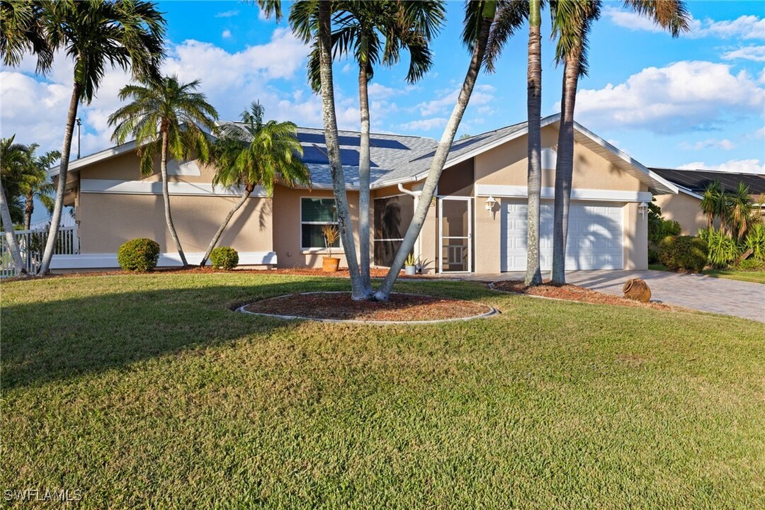 2125 SW 45th Terrace in Cape Coral, FL - Foto de edificio