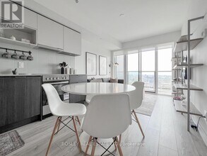 159 Wellesley St E in Toronto, ON - Building Photo - Building Photo