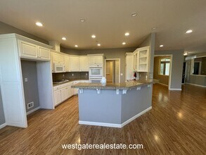 786 El Paseo Dr in Petaluma, CA - Building Photo - Building Photo