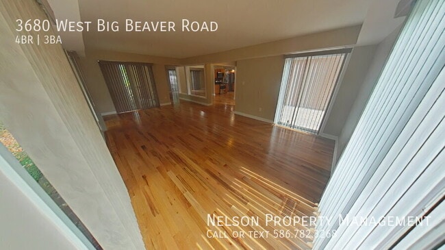 3680 W Big Beaver Rd in Troy, MI - Foto de edificio - Building Photo