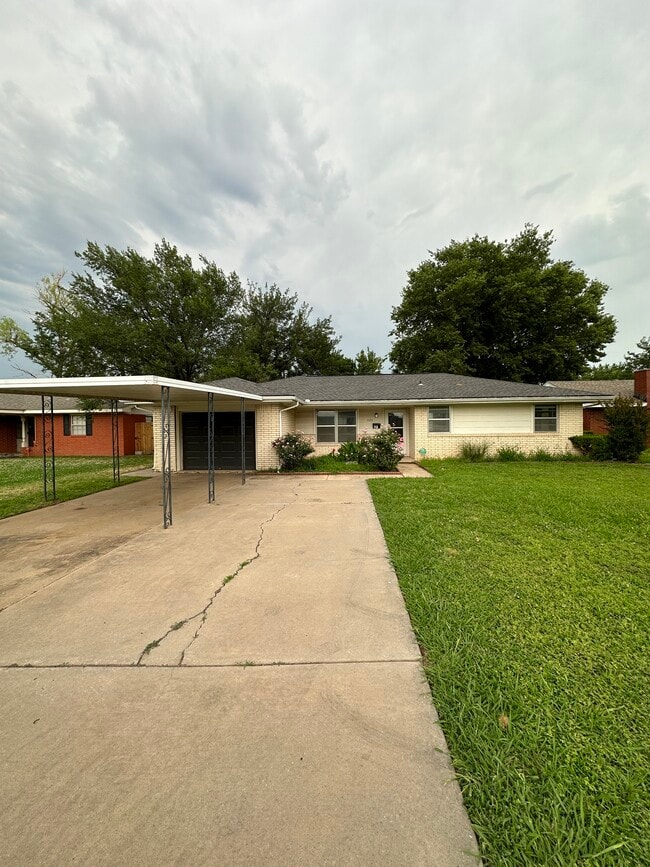 1306 Regent St photo'