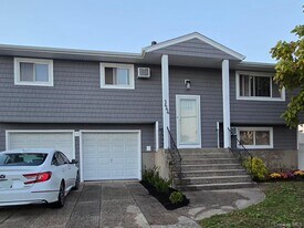 3666 Illona Ln in Oceanside, NY - Building Photo