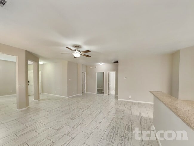 11114 Kingsnorth Dr, Unit MA810A in Tomball, TX - Building Photo - Building Photo