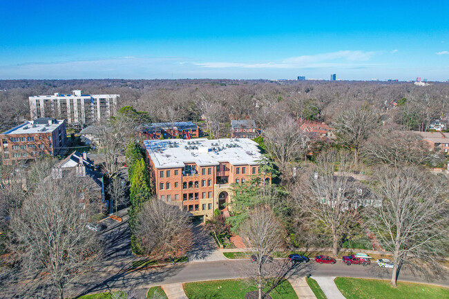 2210 Roswell Ave in Charlotte, NC - Foto de edificio - Building Photo