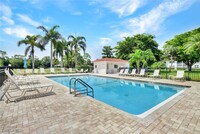 1055 Forest Lakes Dr in Naples, FL - Building Photo - Building Photo