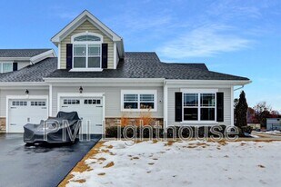 25 Willow Dr in Coram, NY - Building Photo
