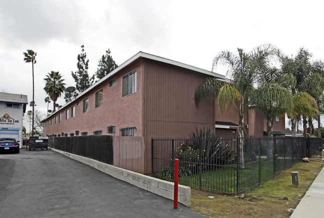 Washington Avenue Apartments in Escondido, CA - Foto de edificio - Building Photo