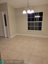 2019 SW Bellevue Ave in Port St. Lucie, FL - Foto de edificio - Building Photo