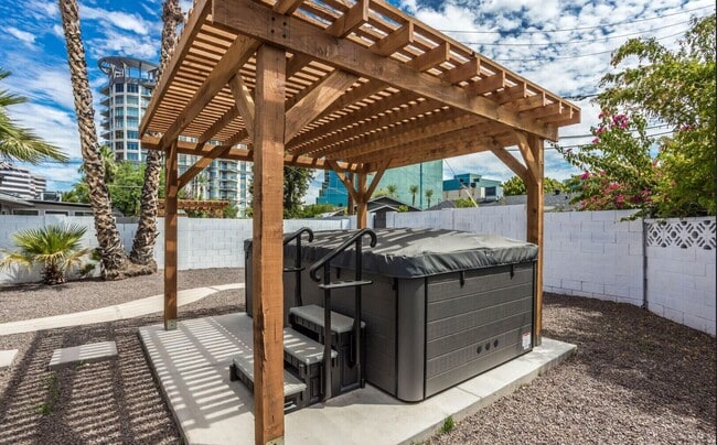 4721 N 24th St in Phoenix, AZ - Building Photo - Building Photo