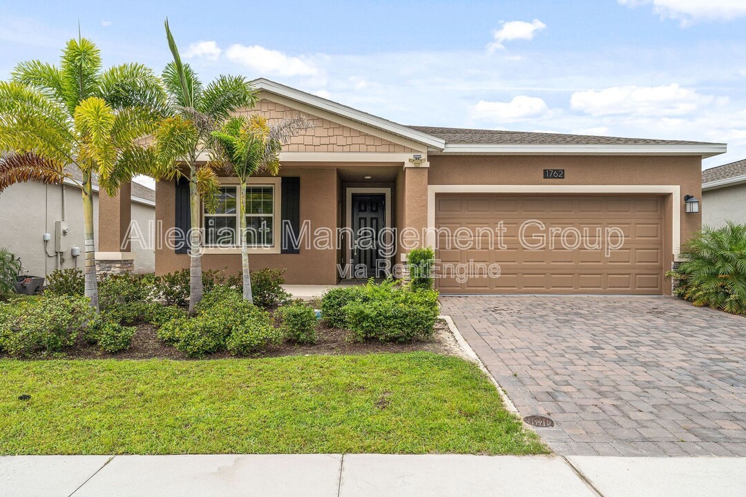 1762 Grateful Ln in Kissimmee, FL - Building Photo