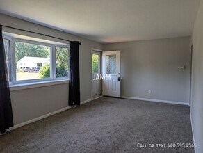6181 Zehman Dr in Brook Park, OH - Foto de edificio - Building Photo