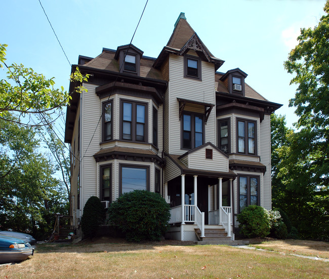 36 Pond St in Weymouth, MA - Foto de edificio - Building Photo