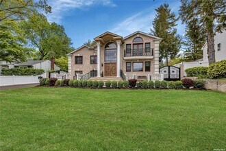 130 Woolsey Ave in Glen Cove, NY - Building Photo - Building Photo