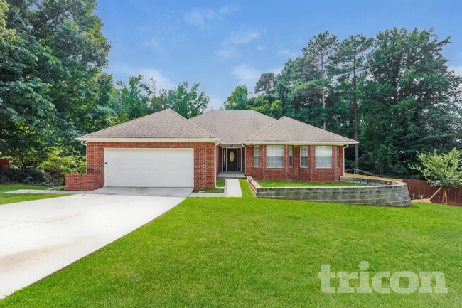 property at 305 Emerald Trce