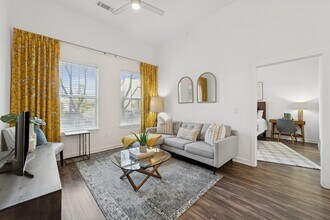 Mustang Station in Farmers Branch, TX - Building Photo - Building Photo