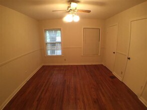921 Keith Ln in Austin, TX - Foto de edificio - Building Photo