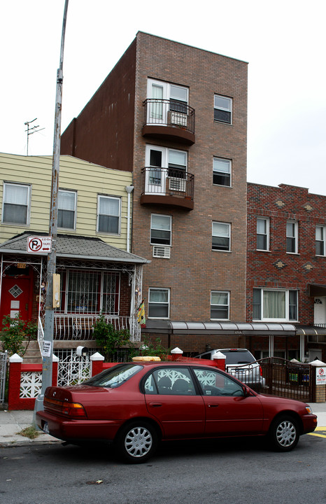 276A 18th St in Brooklyn, NY - Building Photo