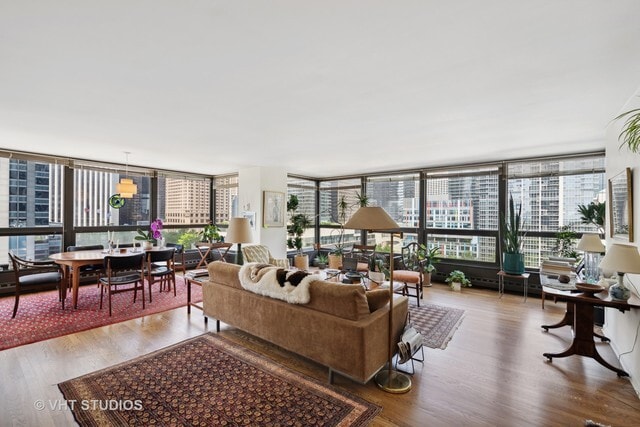 360 E Randolph St in Chicago, IL - Foto de edificio - Building Photo