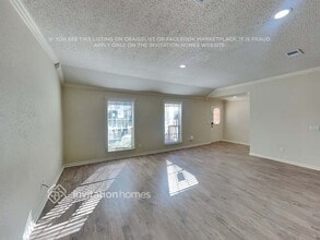 110 S Village Knoll Cir in Spring, TX - Foto de edificio - Building Photo