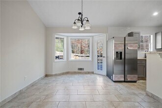 3323 Old Oaks Rd in Buford, GA - Building Photo - Building Photo