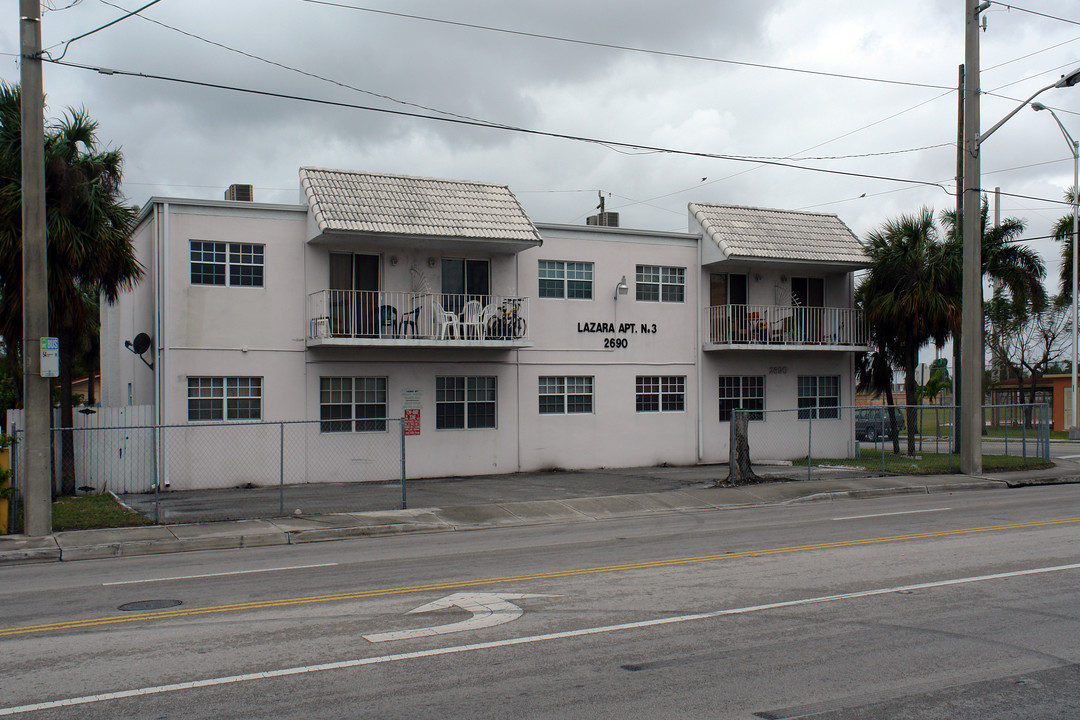 2690 W 8th Ave in Hialeah, FL - Foto de edificio