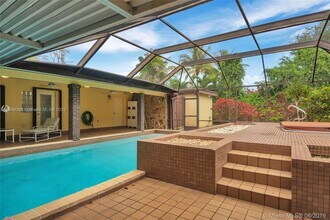 7440 SW 70th Terrace in Miami, FL - Building Photo - Building Photo