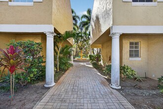 1120 Lake Shore Dr in Lake Park, FL - Building Photo - Building Photo