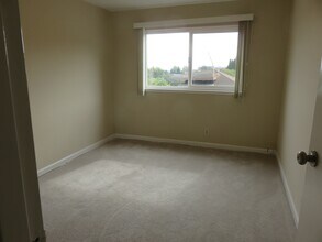 Hill Garden Apartments in Belmont, CA - Building Photo - Building Photo