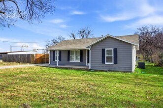 418 Russell St in White Settlement, TX - Foto de edificio - Building Photo