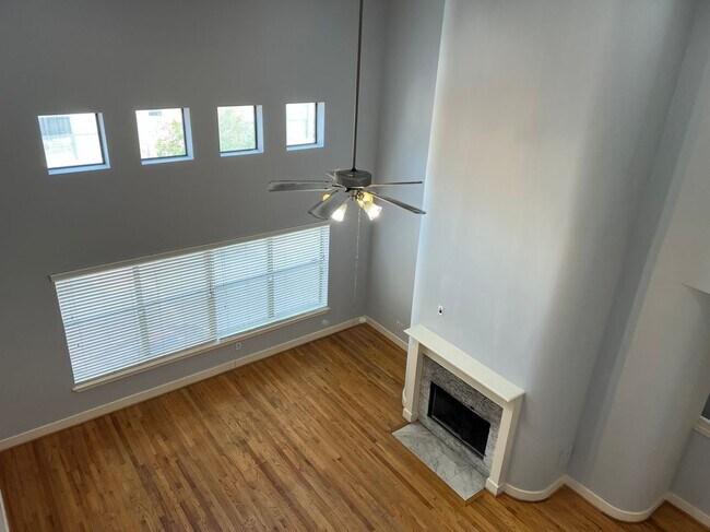 8672 Meadowcroft Dr in Houston, TX - Foto de edificio - Building Photo