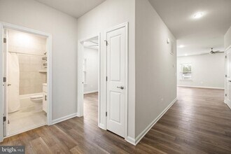 148 Huntwell W Ave in Ranson, WV - Building Photo - Building Photo