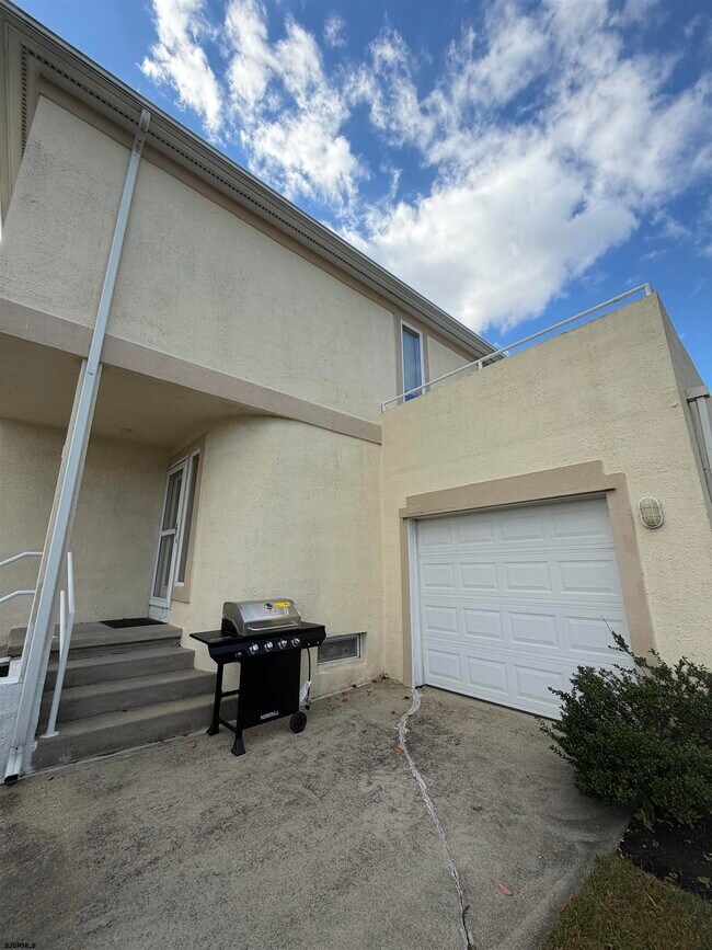 33 Seaside Ct in Margate City, NJ - Building Photo - Building Photo