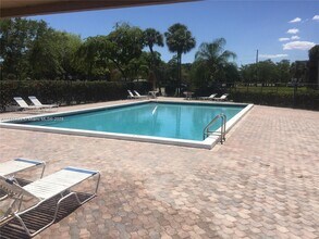 3720 N Pine Island Rd in Sunrise, FL - Building Photo - Building Photo