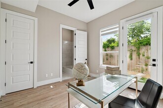 4013 Griggs Rd in Houston, TX - Building Photo - Building Photo