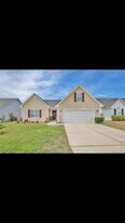 2540 Cameron Woods Ln in Fayetteville, NC - Building Photo