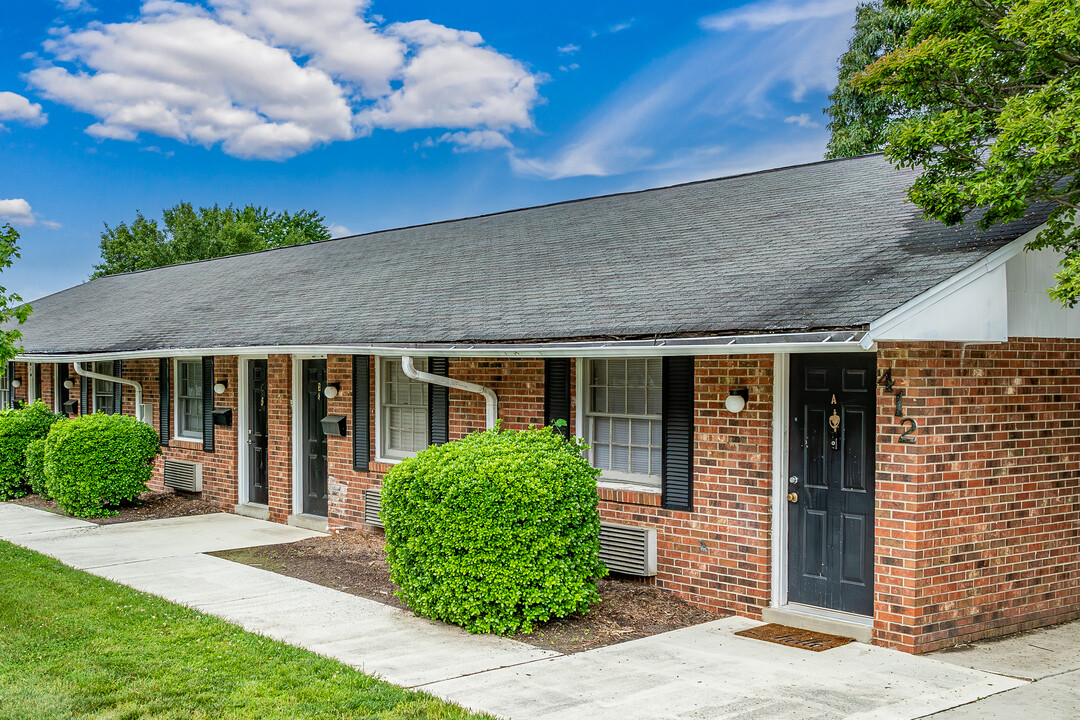 Meadowview Apartments & Townhomes in Greensboro, NC - Building Photo