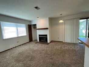 51 Pepperwood Ct in Glen Carbon, IL - Foto de edificio - Building Photo