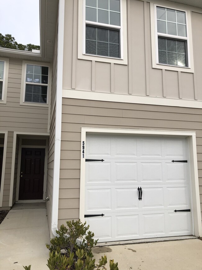 property at 5941 Creekside Crossing Dr