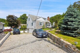 69 Ardell Rd in Yonkers, NY - Building Photo - Building Photo